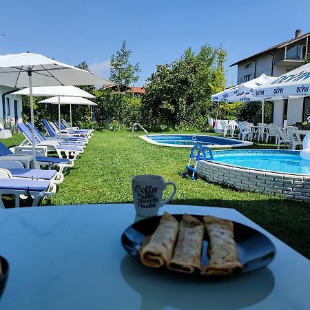 Weisser Schwan Белият Лебед 슈코르필로브치 외부 사진